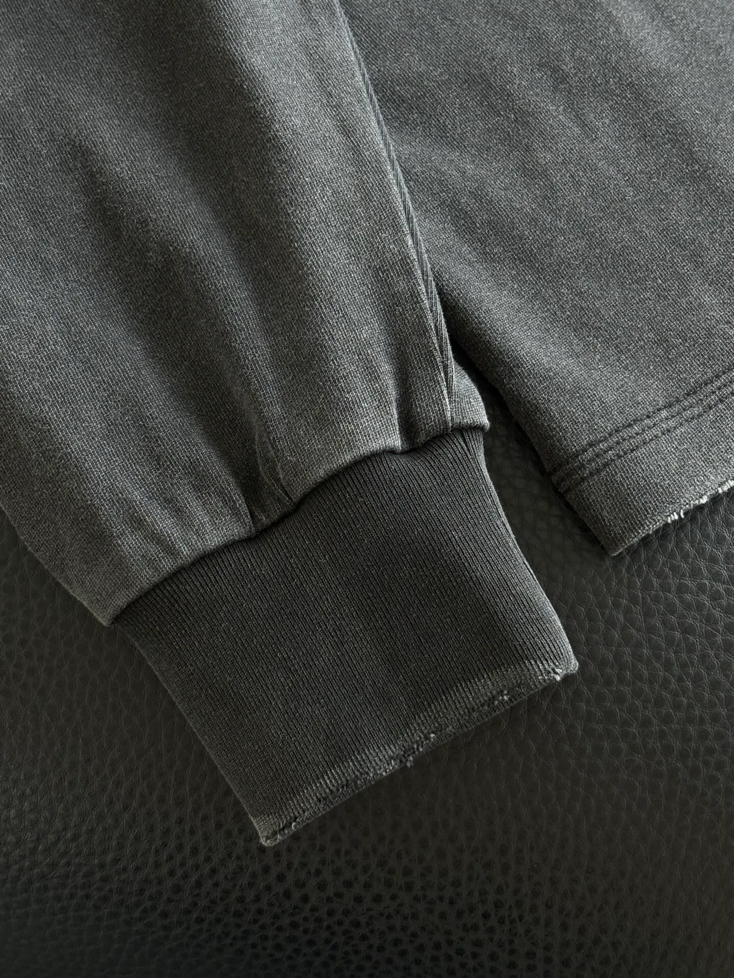 P416 Chrome Hearte CH new cross horseshoe Chrome Heart Sanskrit three-dimensional patchwork show craftsmanship, washed and frayed, pure cotton fabric, custom dyed in the same vat with special thickened 32 double-stranded 1X1 threads. .Light luxury, a must-have item for daily commuting for men and women.  Color: Black White Size: M~3x Style No.: 3579